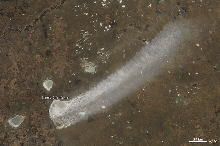 Lake Ozero Siletiteniz dust plume